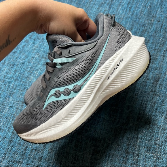 Saucony Triumph 21 Running Shoes in Gravel Grey Light Blue - Picture 4 of 11